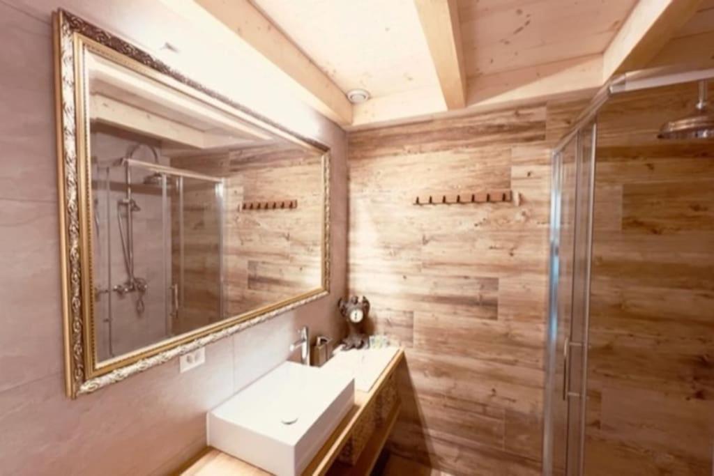 Chic Small New Apartment Up To 4 People, Pets Allowed Lens Exterior foto